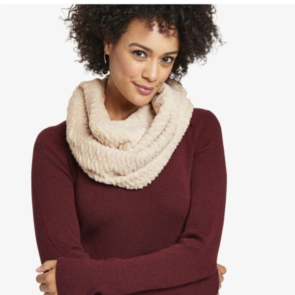 Johnston & Murphy Cream Faux Fur Waveloop Scarf Warm SOFT Comfy Snood